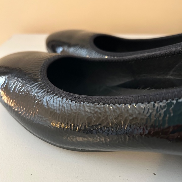 Like New Rieker Antistress Crinkle Patent Leather Low Heel Pumps Size EU37/US6 - Picture 9 of 14